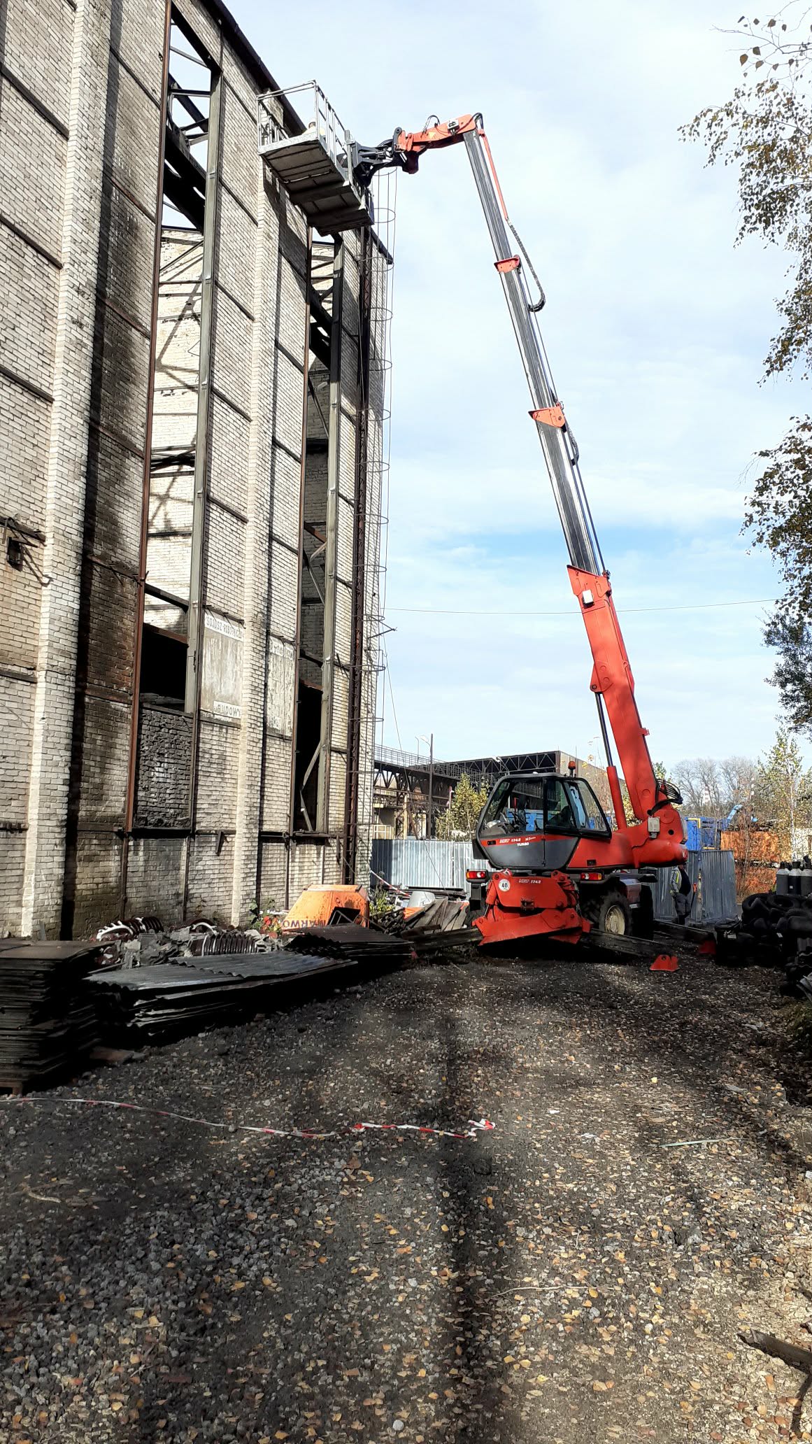 Ładowarka teleskopowa MANITOU MRT1742